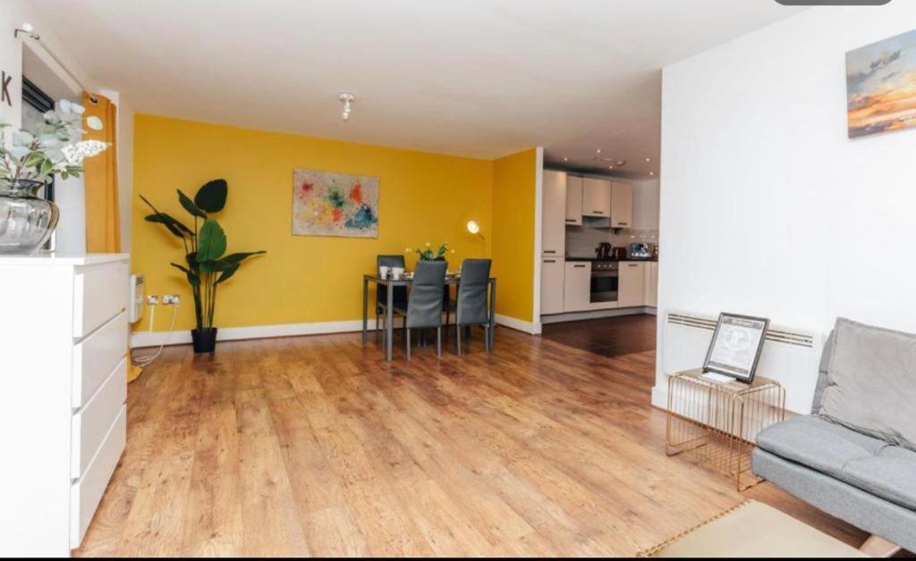 Sl Luxury 2 Bed Broad St Home Birmingham Buitenkant foto